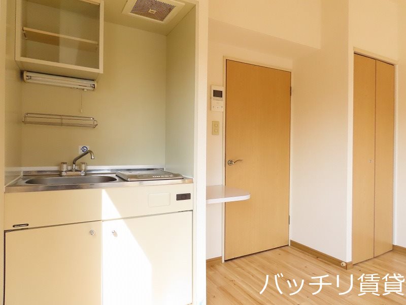 キッチン　画像は別号室の為、現状優先になります。