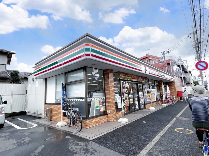 コンビニ　セブンイレブン（コンビニ）まで270m