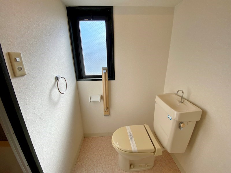 トイレ　別室の画像です、ご参考までに