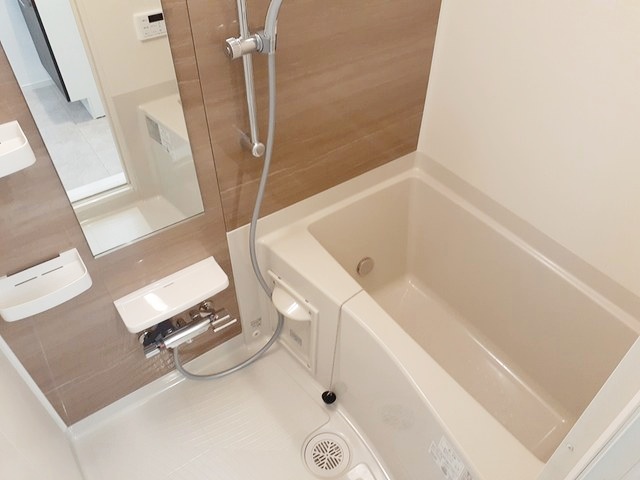 バス・シャワールーム　浴室乾燥機付き♪