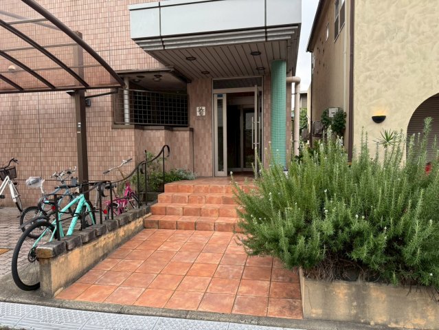 エントランス　清潔なエントランスです