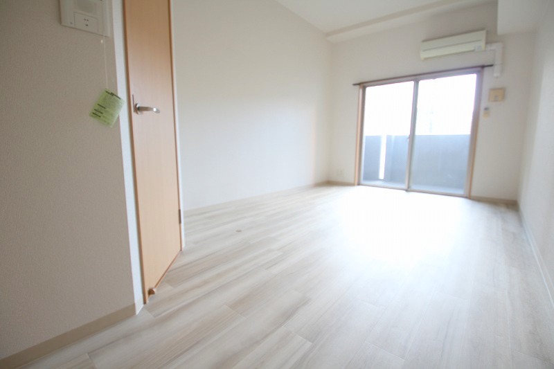 居室・リビング　広々室内です。綺麗ですよ。