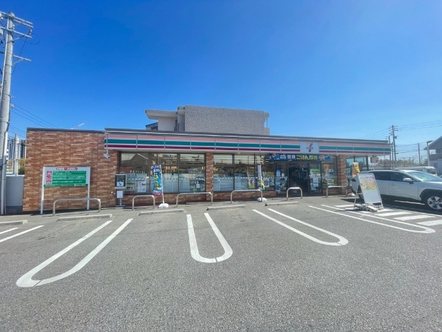 コンビニ　セブンイレブン（コンビニ）まで530m