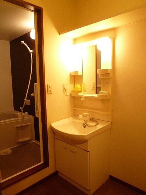 洗面設備　※写真は201号室のお部屋です。