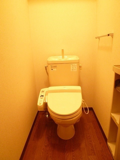 トイレ　※写真は201号室のお部屋です。