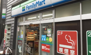 コンビニ　ファミリーマート目白駅西店（コンビニ）まで244m