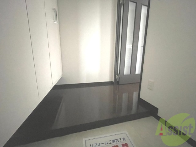 玄関　玄関から撮影しました。敷居が高くなくて安心ですね。