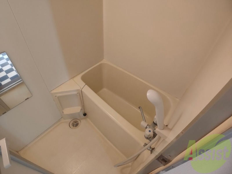 バス・シャワールーム　バスルームはこちらです。広々としてゆったり休めます。