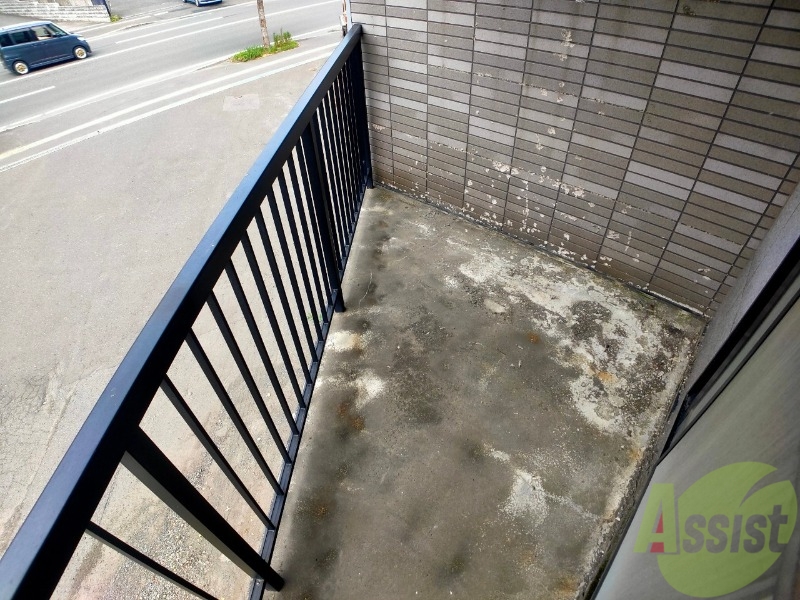 バルコニー　こちらはバルコニー。洗濯物が干せるようになっています。