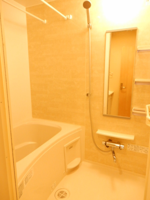 バス・シャワールーム　便利な追焚付の浴室