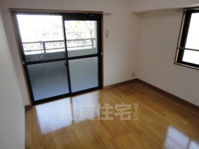 居室・リビング　同物件別部屋