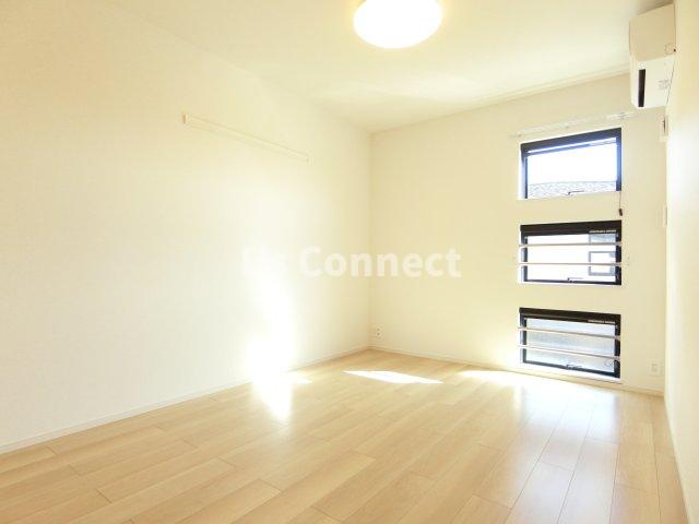 その他部屋・スペース　南側洋室にもエアコン付きです。