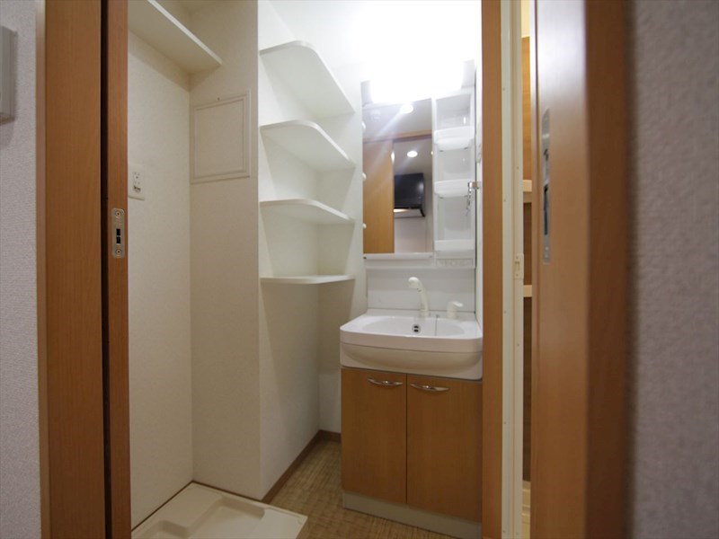 洗面設備　脱衣所　独立洗面台（シャンプードレッサー付）同仕様写真