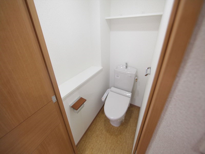 トイレ　温水洗浄暖房便座付トイレ　同仕様写真