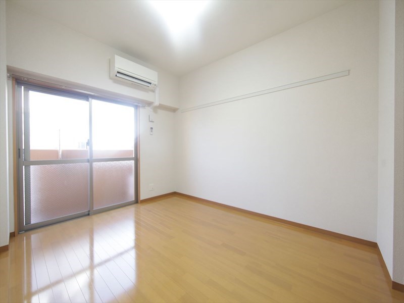 バルコニー　洋室8.63帖　エアコン完備　南面バルコニー　同仕様写真