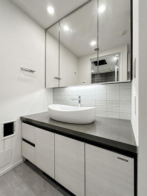 洗面設備　※写真は同タイプ住戸です。