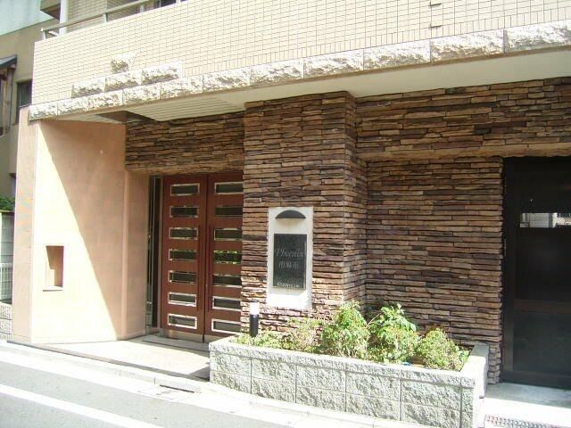 エントランス　落ち着いたエントランスです