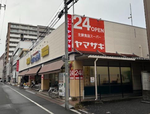 スーパー　スーパーヤマザキ三筋店（スーパー）まで182m