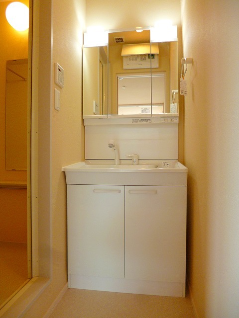 エントランス　★オートロック付きのエントランス★宅配BOXあり★