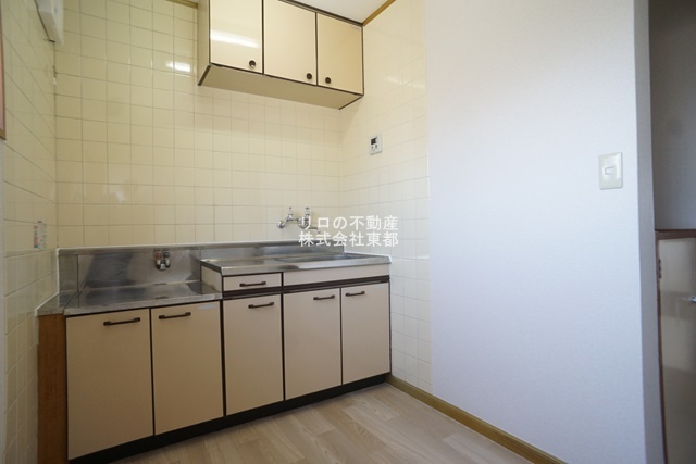 キッチン　キッチンは収納付なので、調理器具など必要な物を収納できます☆