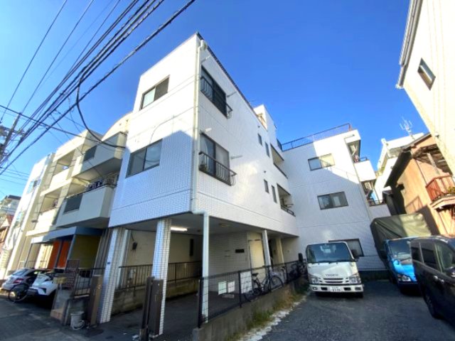 建物外観　シンプルで落ち着いたデザインの外観です