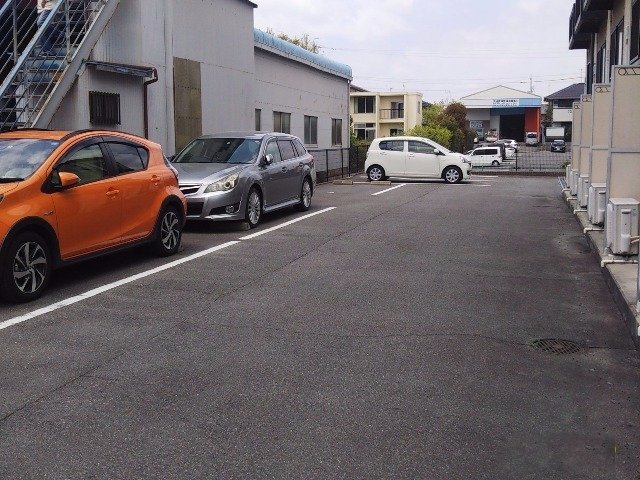 その他　駐車場8台分