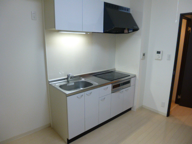 キッチン　IH３口システムキッチンです