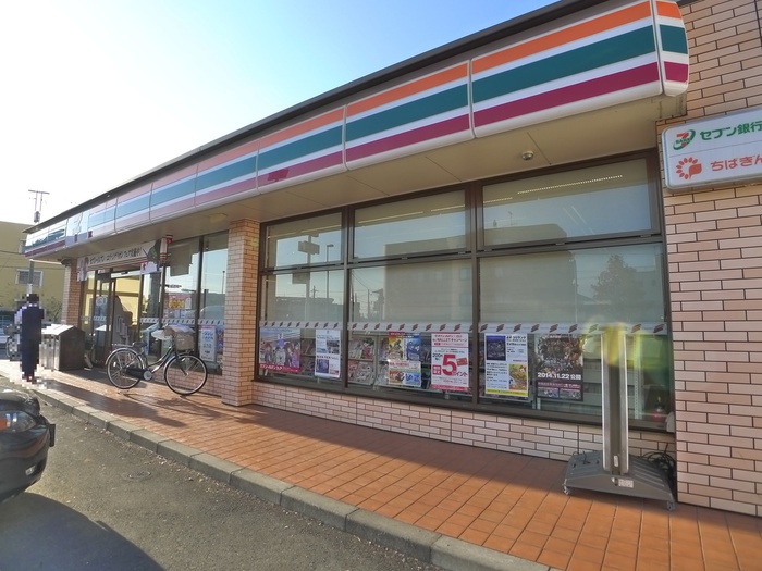 コンビニ　セブンイレブン（コンビニ）まで790m