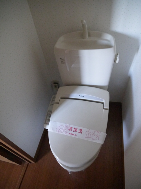 トイレ　温水洗浄便座です♪