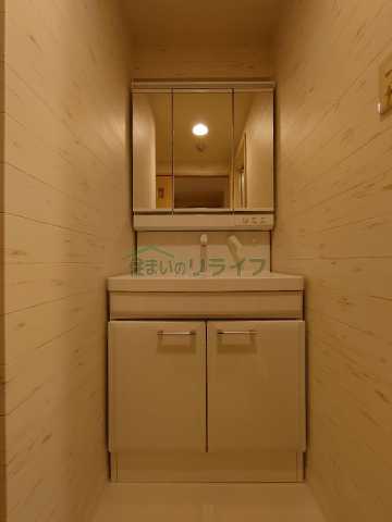 洗面設備　※クリーニング前写真