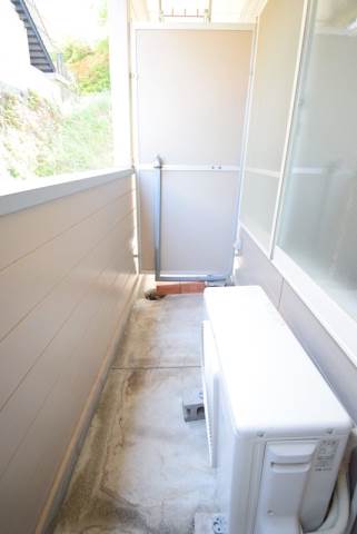バルコニー　洗濯機置場は室外です。