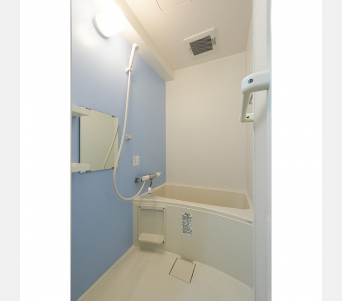 バス・シャワールーム　※間取り反転タイプのお写真になります。