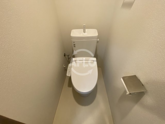 トイレ　エスリード本町レジデンス　温水洗浄便座