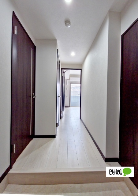 玄関　写真は別室。状況が異なる場合は現況を優先します。