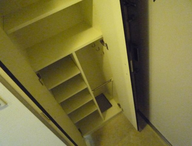 収納　エステムコート難波サウスプレイIVパークグレイス　シューズボ