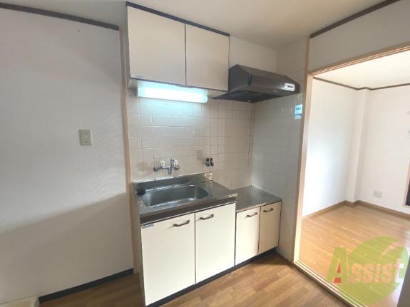 キッチン　キッチンは白を基調としていて明るい雰囲気が出ています！