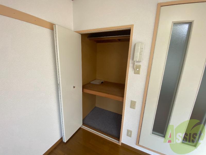 収納　お部屋の収納スペースです！白い扉のクローゼットですよ～