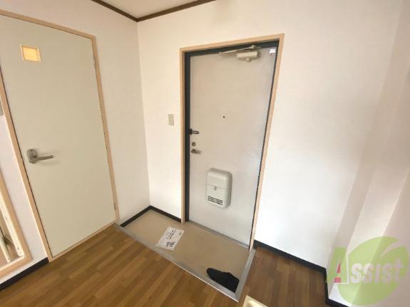 玄関　改装中で荷物置いていますが、広間の玄関になっています！