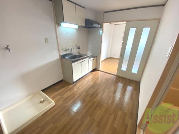 居室・リビング　６帖の広さの洋室になっています！きれいなフローリングです♪