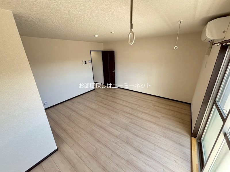 居室・リビング　※301号の写真。現況と相違がある場合は、現況優先。