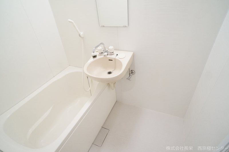 バス・シャワールーム　※同タイプ・別号室の写真です★（実際のお部屋とは異なります）