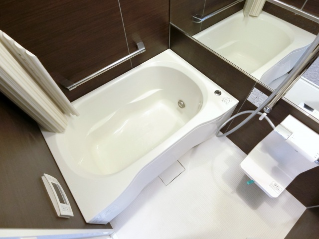 バス・シャワールーム　追い焚き浴室乾燥機付きバスルーム