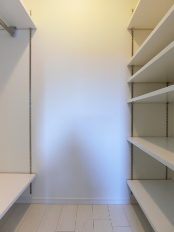 収納　ウォークインインクローゼット