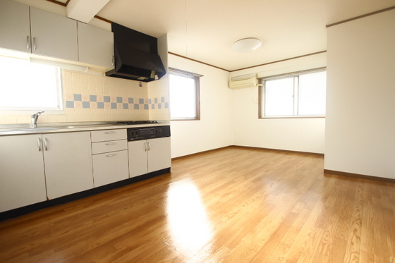 居室・リビング　※別号室の写真です。