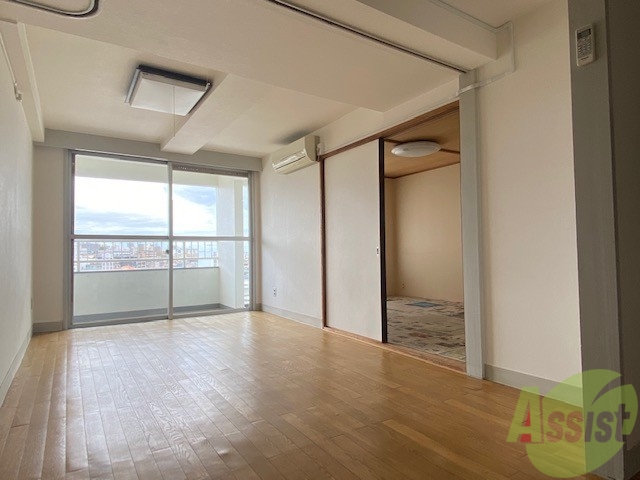 居室・リビング　かなり広めのリビングです。のびのびできますね