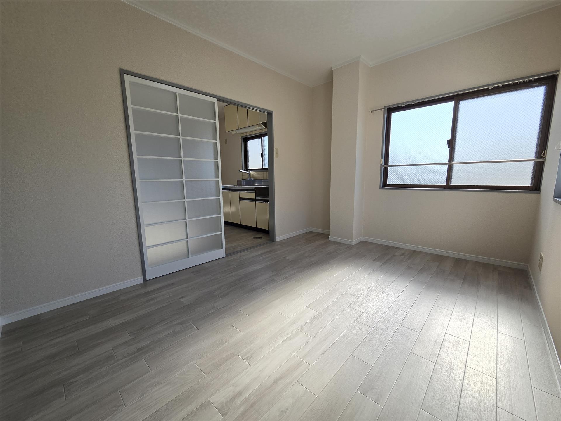 その他設備　大きめの窓なので室内明るいです♪