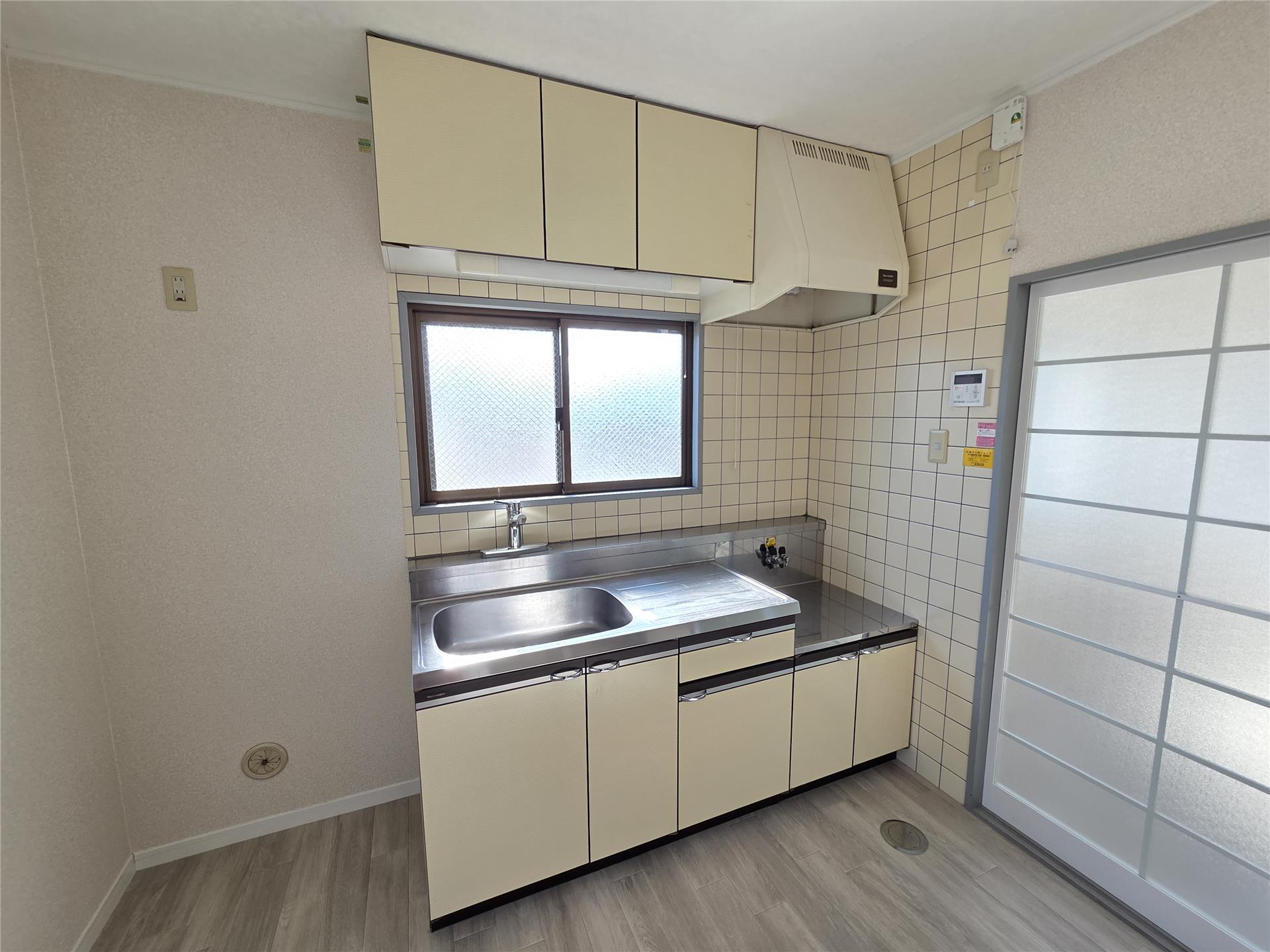 キッチン　手元が明るい窓のあるキッチン♪