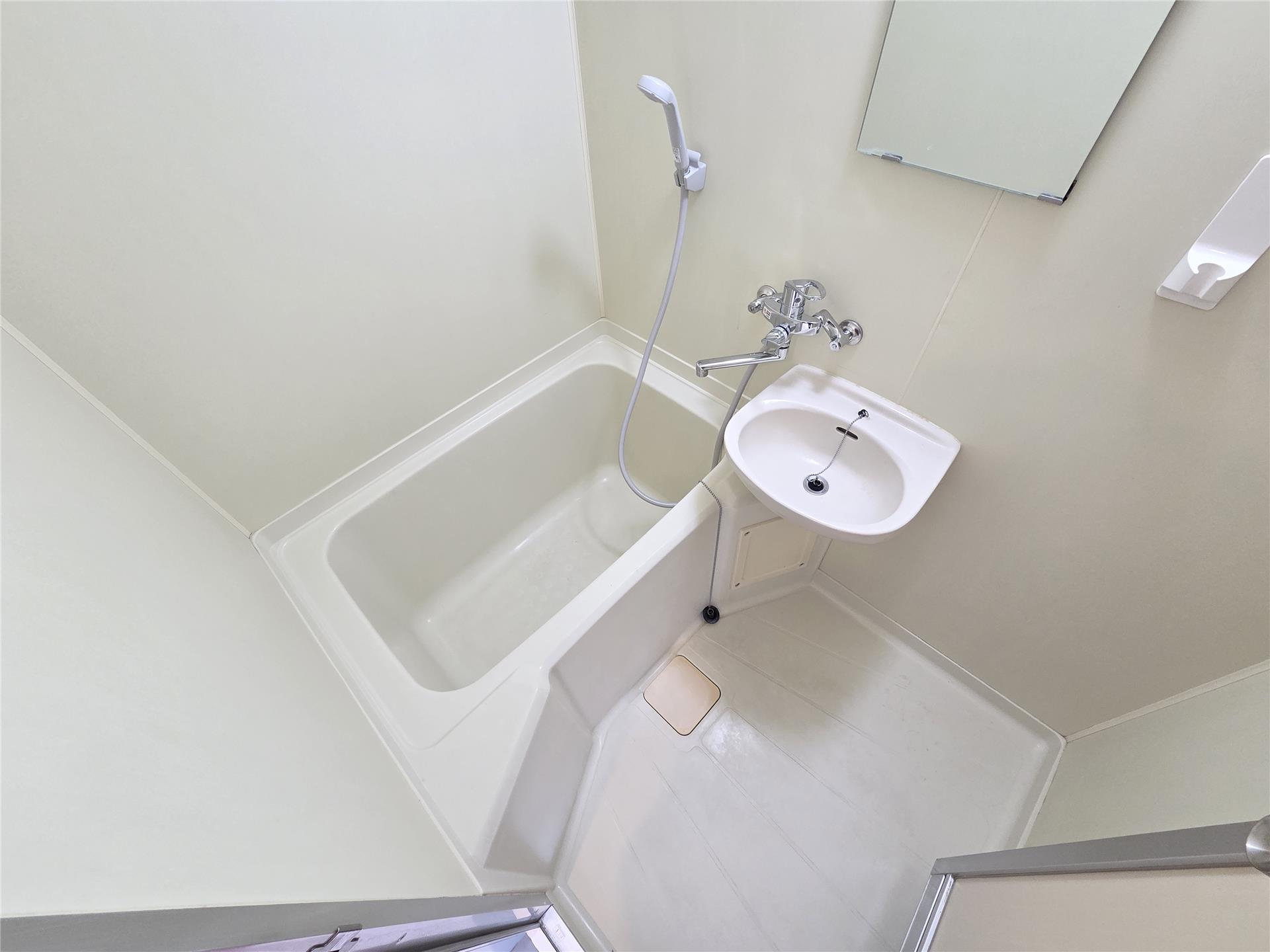 バス・シャワールーム　お湯を張ってゆっくりと浸かることもできるバスルーム♪