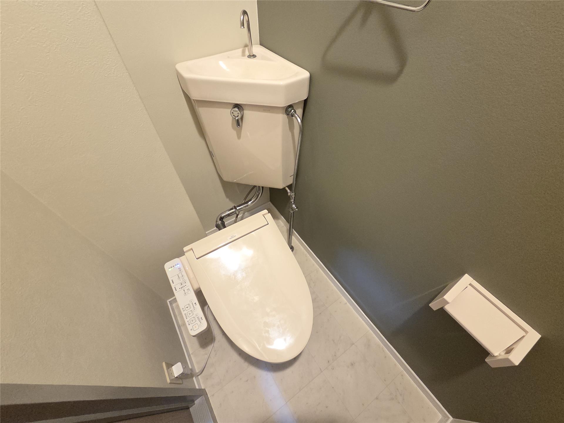トイレ　温水洗浄便座付きの洋式トイレ♪