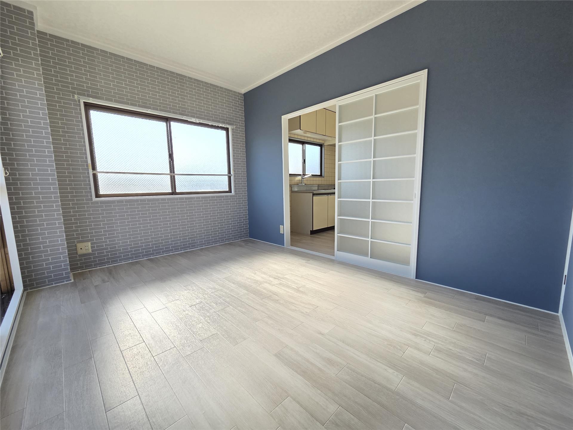 居室・リビング　メリハリのあるアクセントクロスでスタイリッシュな室内！